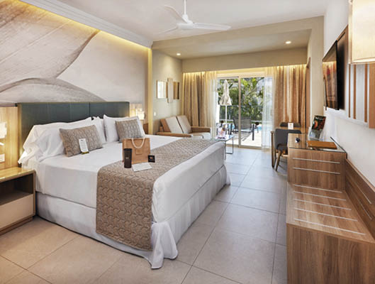 Swim-up Junior Suite Deluxe Elite Club by RIU