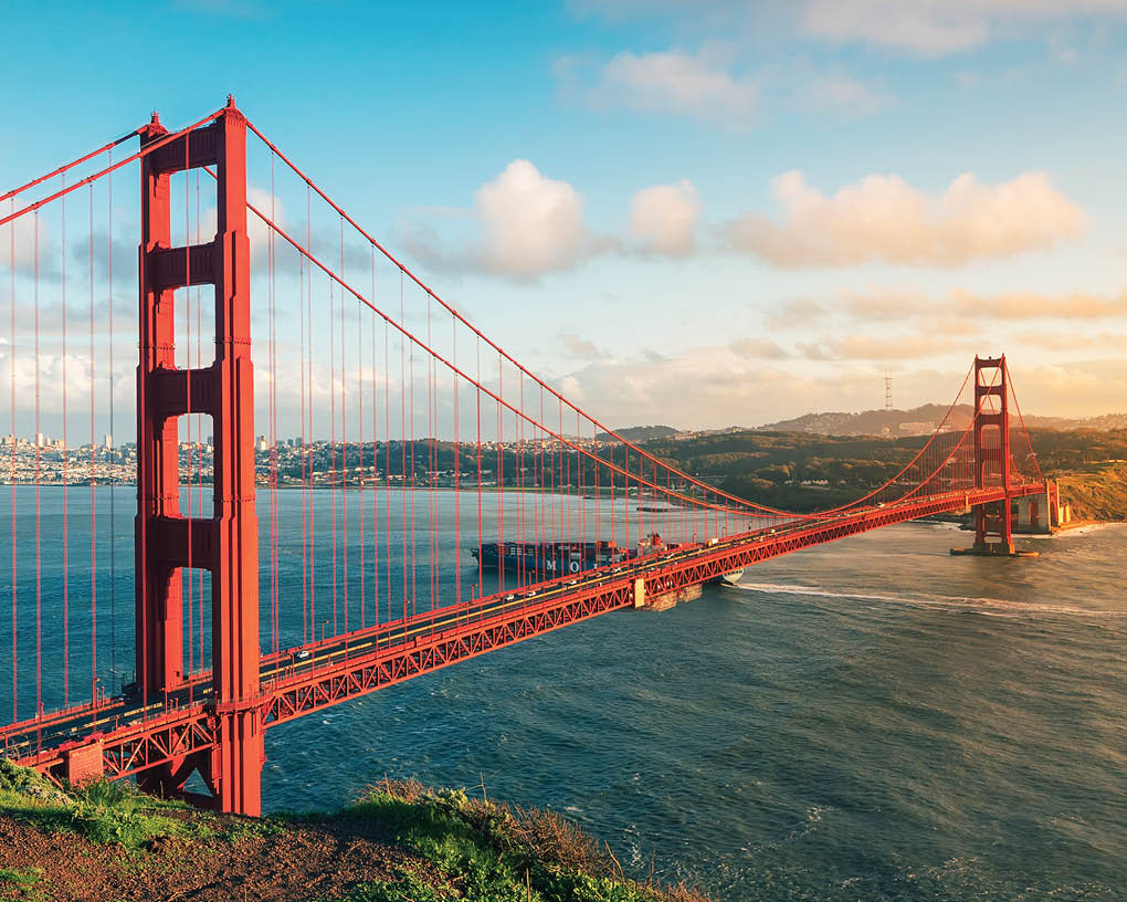 The Golden Gate Bridge, standing on the Golden Gate Strait in San Francisco, California, USA, is one of the world's famous bridges and a miracle of modern bridge engineering