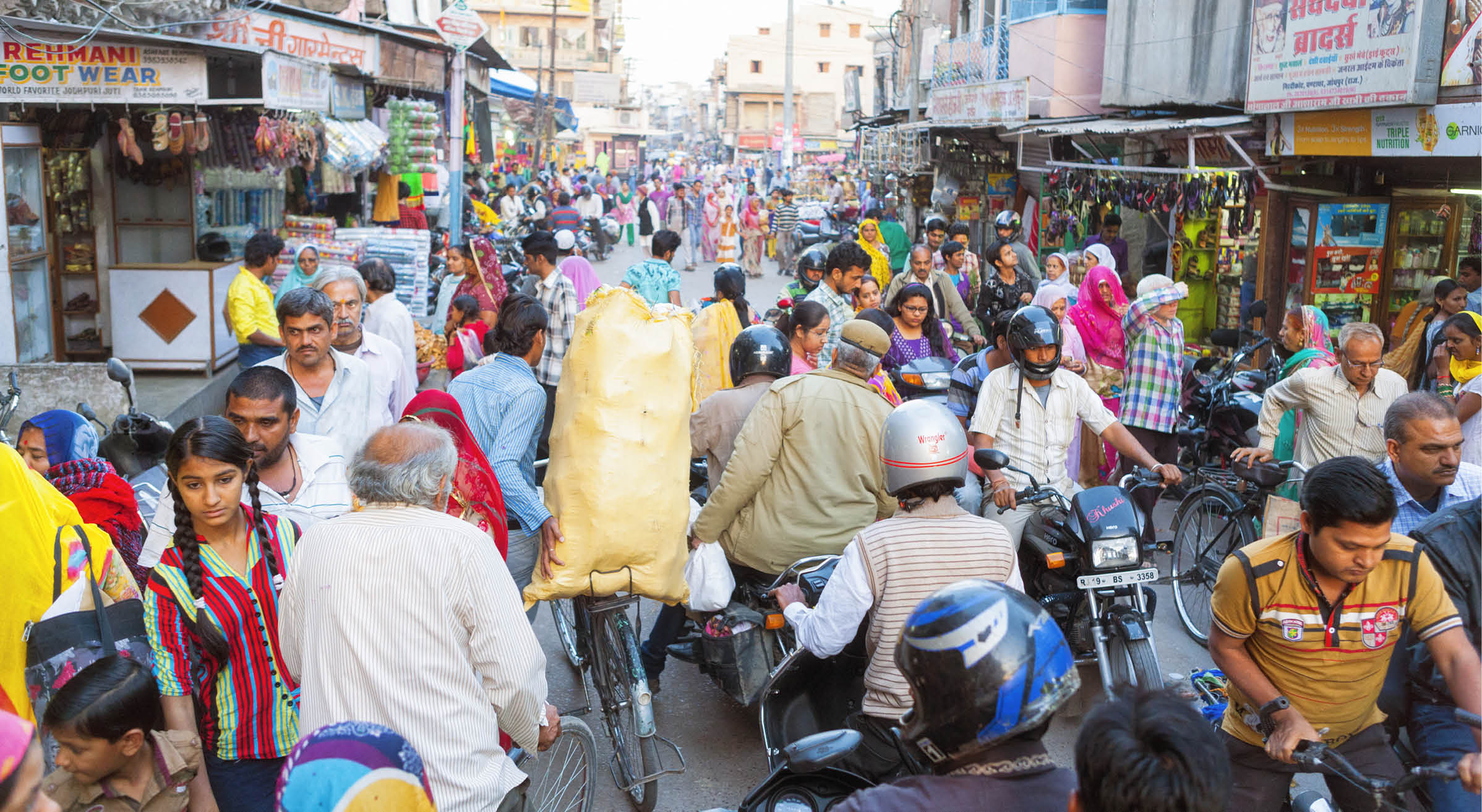 Sardar Market crowded with people in Jodhpur, India