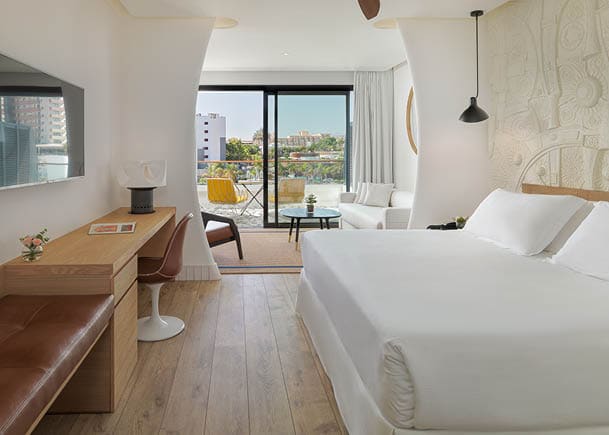 07  Double Room