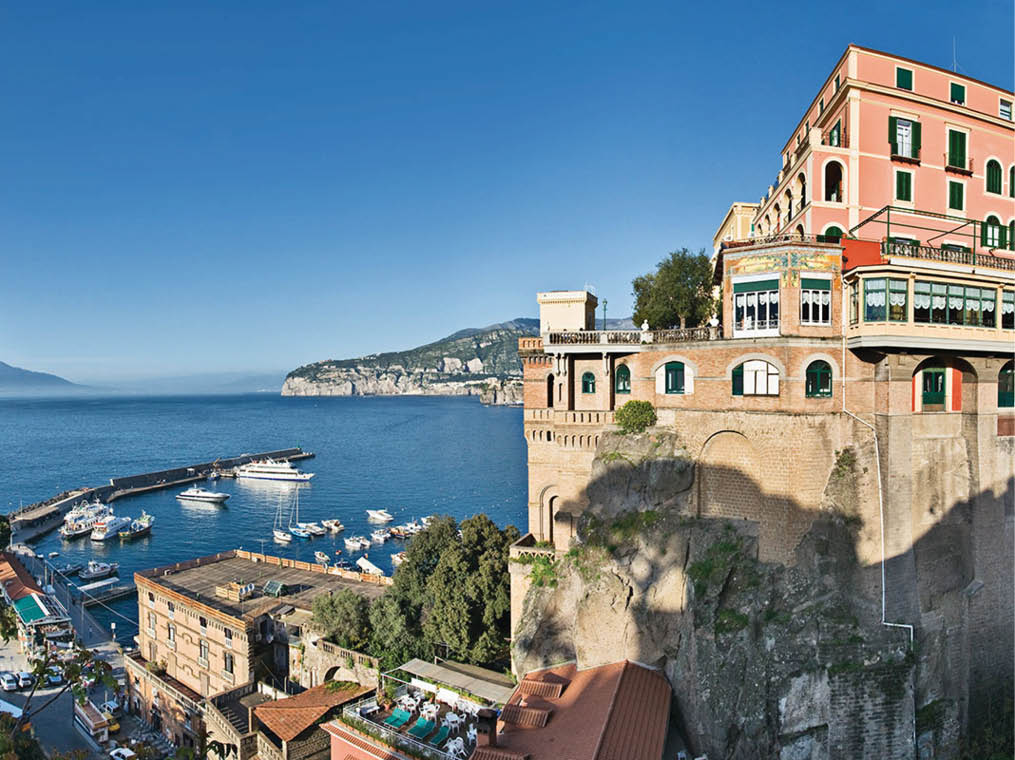 View of Marina Piccola, Sorrento, Italia Shutterstock_12450775