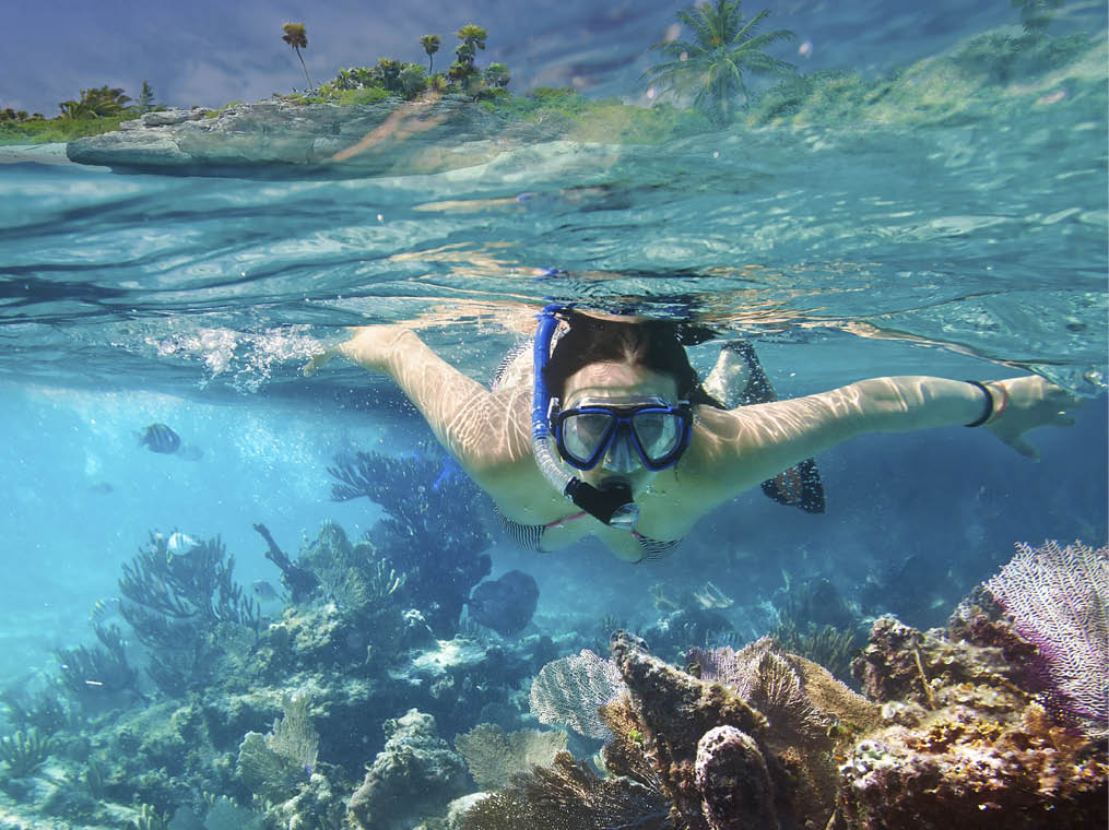Young women snorkeling in Carribean sea, Mexico