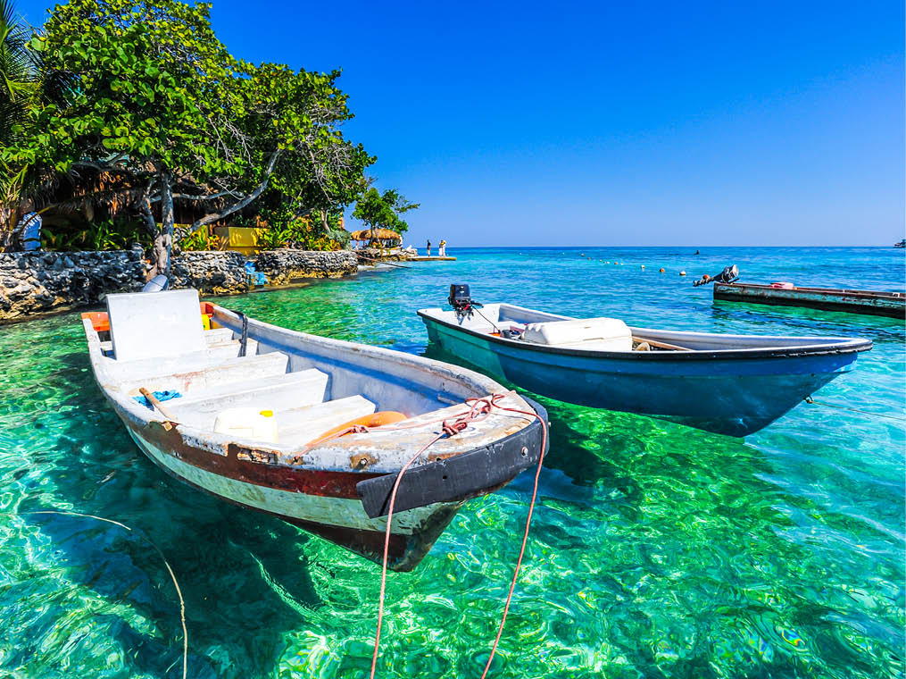boat at islas de rosario colombia