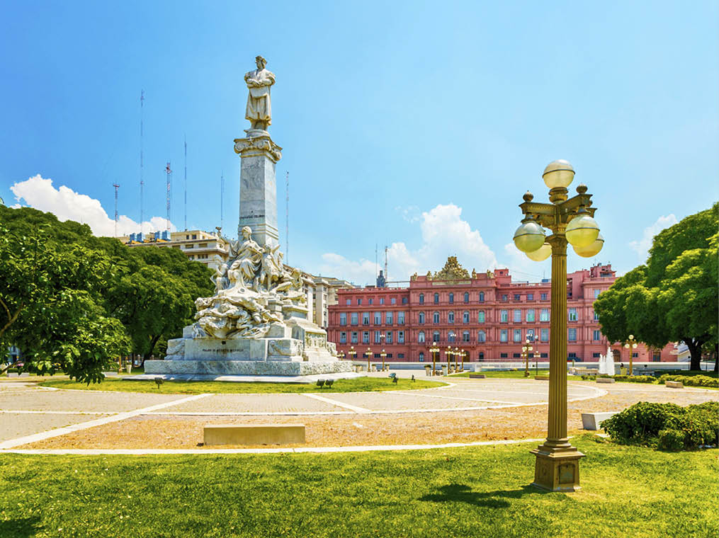 Christopher Columbus Monument with Casa Rosada in the background, Buenos Aires, Argentina 